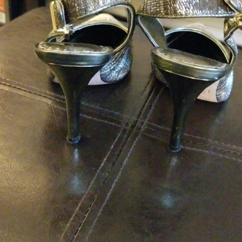 Heels - Picture 3 of 3